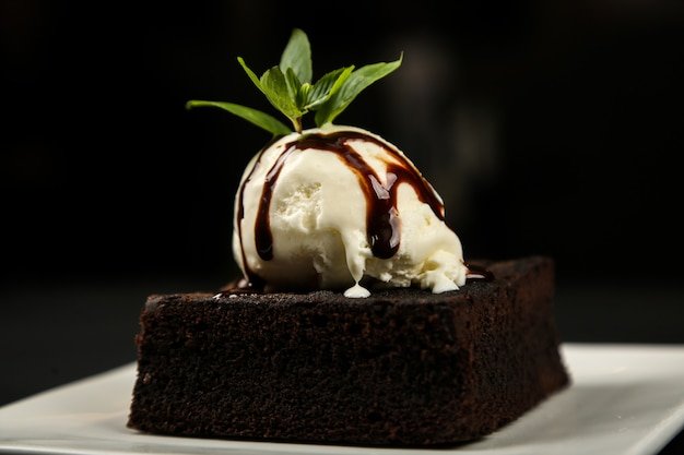 brownie with ice cream