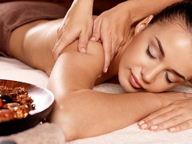 Back massage with oil (10 Min)